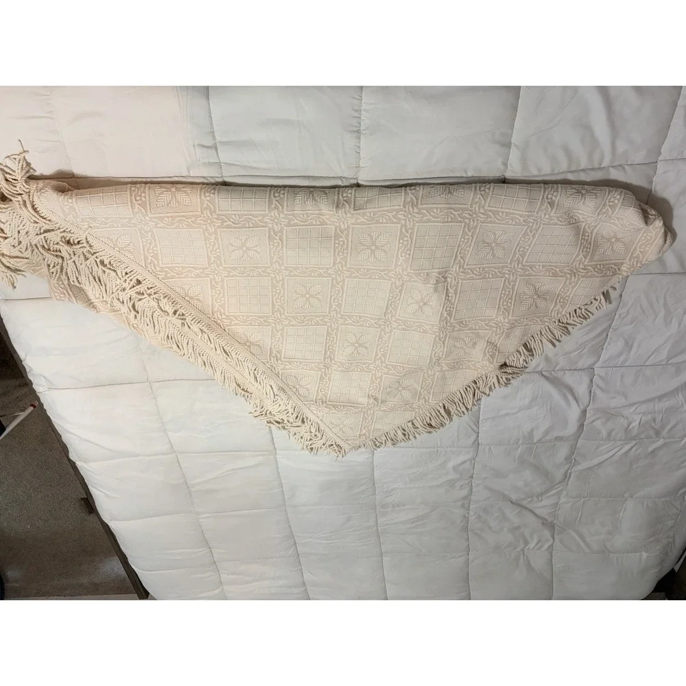 Vintage L.L. Bean Full Size Coverlet Blanket Cream Fringe Portugal Geometric
